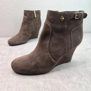 Tory Burch Ankle Wedge Booties Size 8.5 Brown Suede Gold Logo Dressy Boots