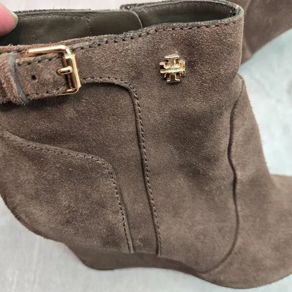 Tory Burch Ankle Wedge Booties Size 8.5 Brown Suede Gold Logo Dressy Boots