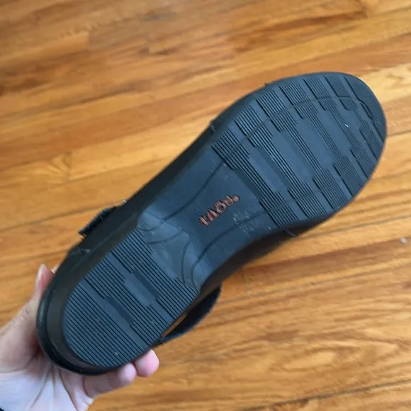 Täōs Leather Mary Jane Buckle Loafers