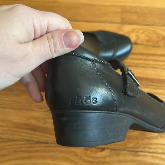 Täōs Leather Mary Jane Buckle Loafers