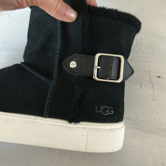 UGG Aika Black Soft Suede Leather Booties 8.5 UGGpure Wool Lining Winter Boots