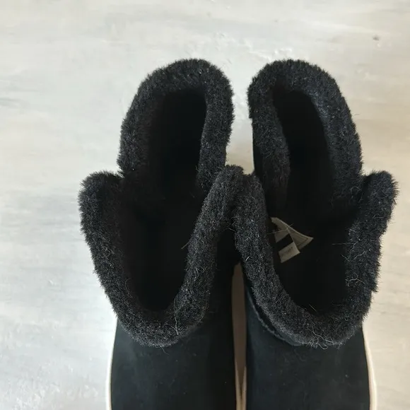 UGG Aika Black Soft Suede Leather Booties 8.5 UGGpure Wool Lining Winter Boots