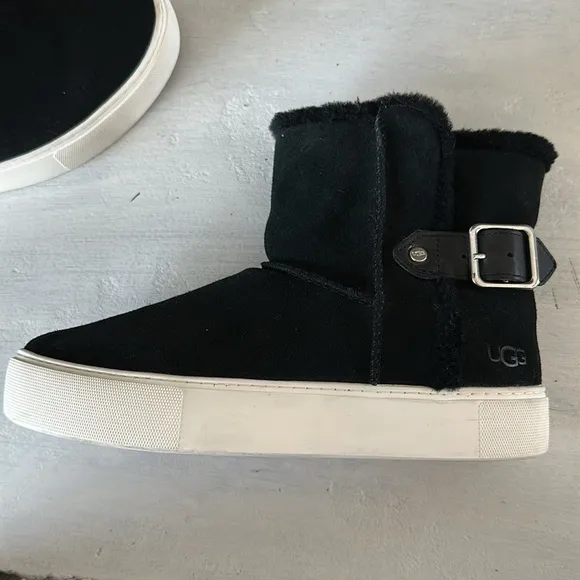 UGG Aika Black Soft Suede Leather Booties 8.5 UGGpure Wool Lining Winter Boots