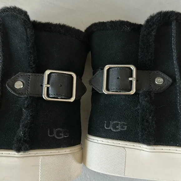 UGG Aika Black Soft Suede Leather Booties 8.5 UGGpure Wool Lining Winter Boots