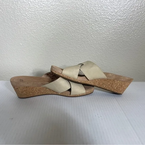 UGG Australia Sz 9 Sandal Antique White Lyra Crisscross Wedge