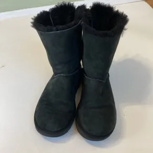UGG Bailey Bow Boot 7 womens