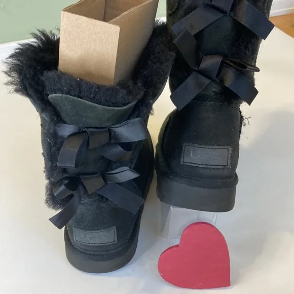 UGG Bailey Bow Boot 7 womens