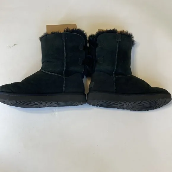 UGG Bailey Bow Boot 7 womens
