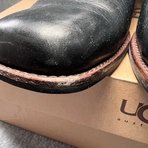 UGG Bellevue Women's Black Leather 9 Sheepskin Lined Boots MSRP $249 Box Riding