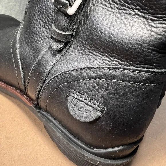 UGG Bellevue Women's Black Leather 9 Sheepskin Lined Boots MSRP $249 Box Riding