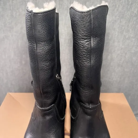 UGG Bellevue Women's Black Leather 9 Sheepskin Lined Boots MSRP $249 Box Riding