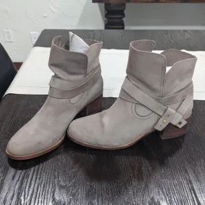 UGG Elora Suede Ankle Booties Sand Fashion Boots Leather sole block heel bootie