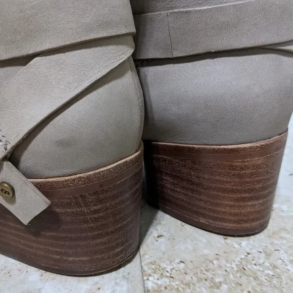 UGG Elora Suede Ankle Booties Sand Fashion Boots Leather sole block heel bootie
