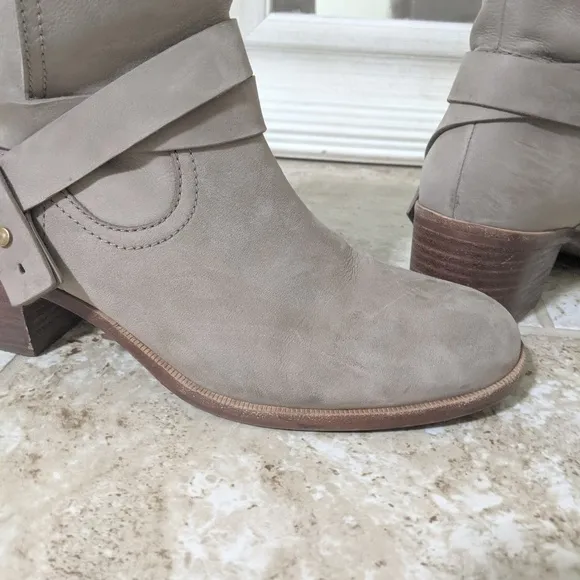 UGG Elora Suede Ankle Booties Sand Fashion Boots Leather sole block heel bootie