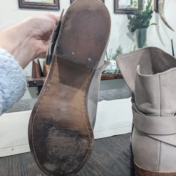 UGG Elora Suede Ankle Booties Sand Fashion Boots Leather sole block heel bootie