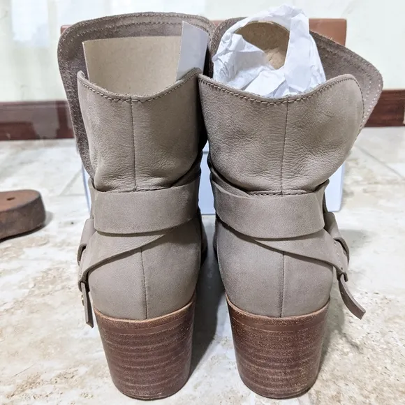 UGG Elora Suede Ankle Booties Sand Fashion Boots Leather sole block heel bootie