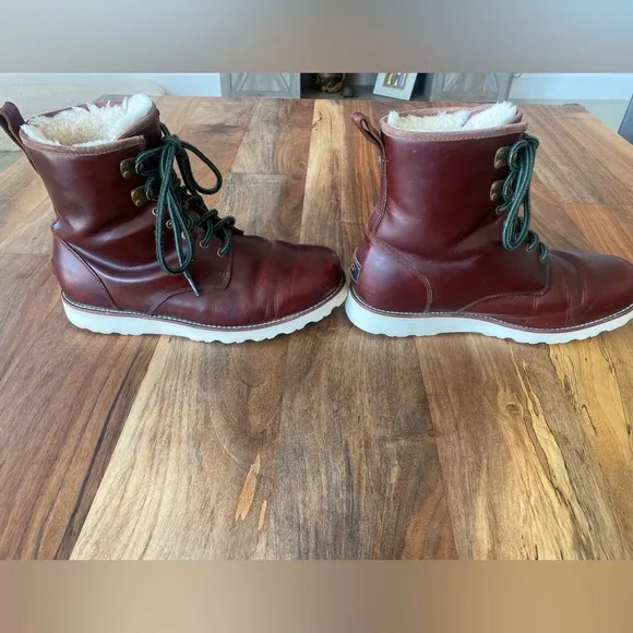 UGG Mens Hannen Waterproof Boots in Cordovan