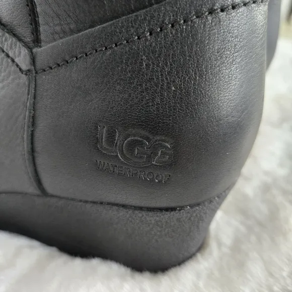 Ugg Potero Black Leather Wedge Women's Boots Size 7.5 EUC