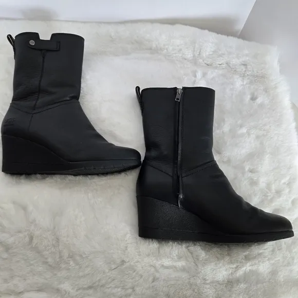 Ugg Potero Black Leather Wedge Women's Boots Size 7.5 EUC