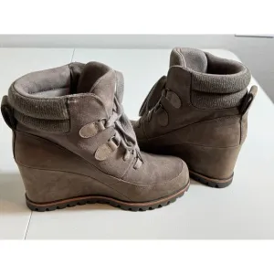 Ugg taupe suede heeled waterproof boots Sz 7