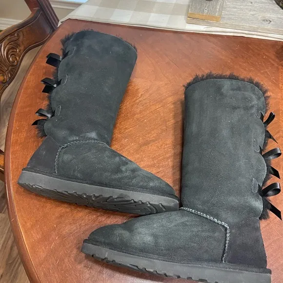 UGG WOMEN'S BLACK (1007308) BAILEY BOW  TALL BOOTS SIZE 7 Pre Owned Boot Fur