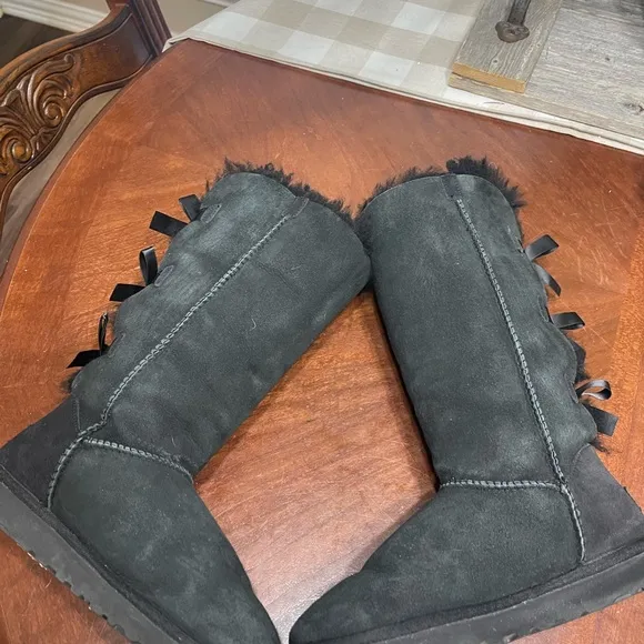 UGG WOMEN'S BLACK (1007308) BAILEY BOW  TALL BOOTS SIZE 7 Pre Owned Boot Fur