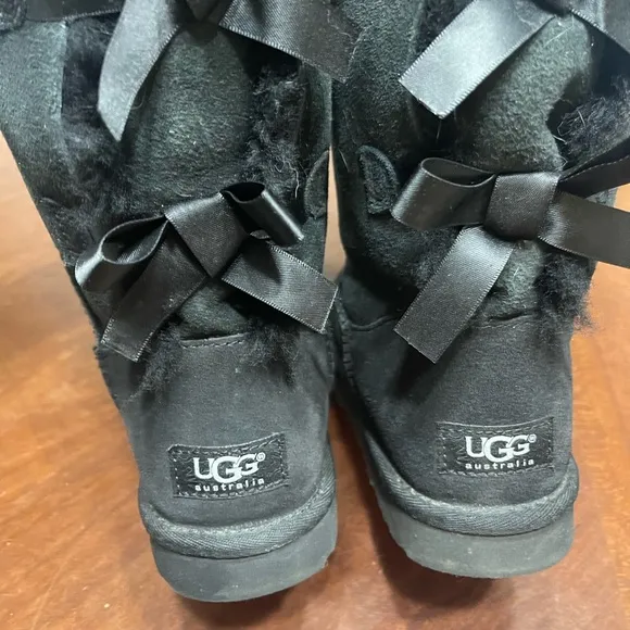 UGG WOMEN'S BLACK (1007308) BAILEY BOW  TALL BOOTS SIZE 7 Pre Owned Boot Fur