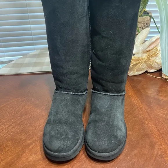 UGG WOMEN'S BLACK (1007308) BAILEY BOW  TALL BOOTS SIZE 7 Pre Owned Boot Fur