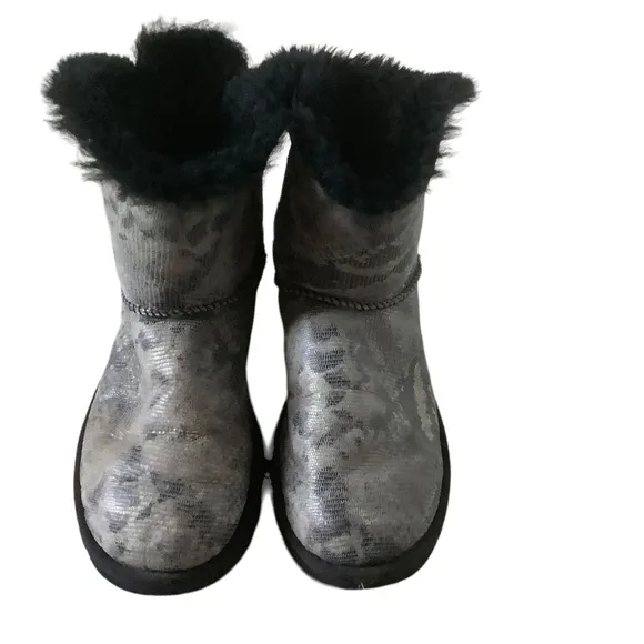 UGG women’s boots size 6 mini Bailey bow snake print sheepskin casual booties
