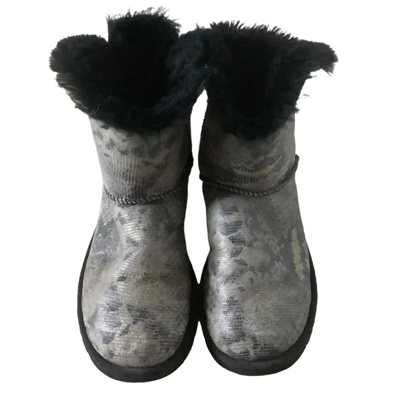 UGG women’s boots size 6 mini Bailey bow snake print sheepskin casual booties