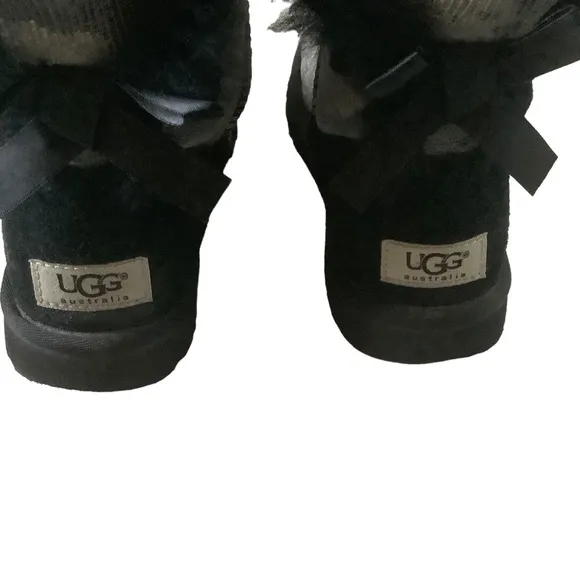 UGG women’s boots size 6 mini Bailey bow snake print sheepskin casual booties