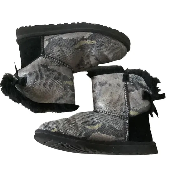 UGG women’s boots size 6 mini Bailey bow snake print sheepskin casual booties