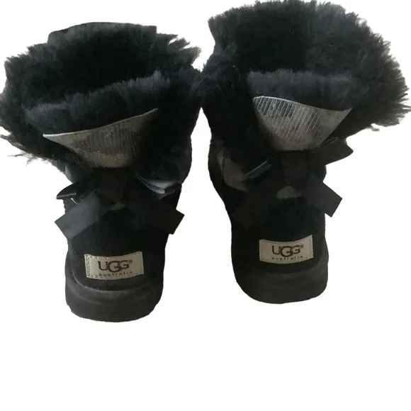 UGG women’s boots size 6 mini Bailey bow snake print sheepskin casual booties