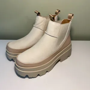 UGG Women's Brisbane Chelsea Boots