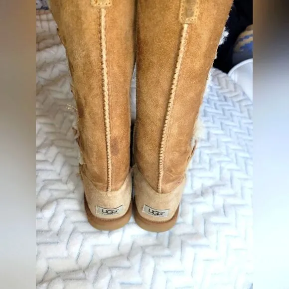 UGG Bailey Button Triplet II' Boot, sz 6, tan.
