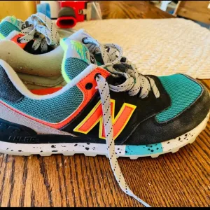 ULTRA RARE 8.5 Womens New Balance 540 navy blue suade neon splatter paint shoes