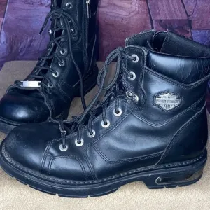 Used Harley Davidson riding boots in size 8 1/2