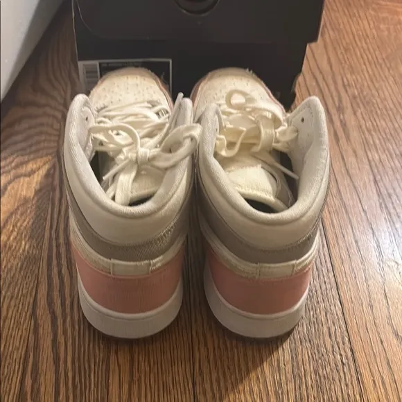 Used Kids Jordan Air 1 Mid Multi-Color High-Top Sneakers size 6 kids.