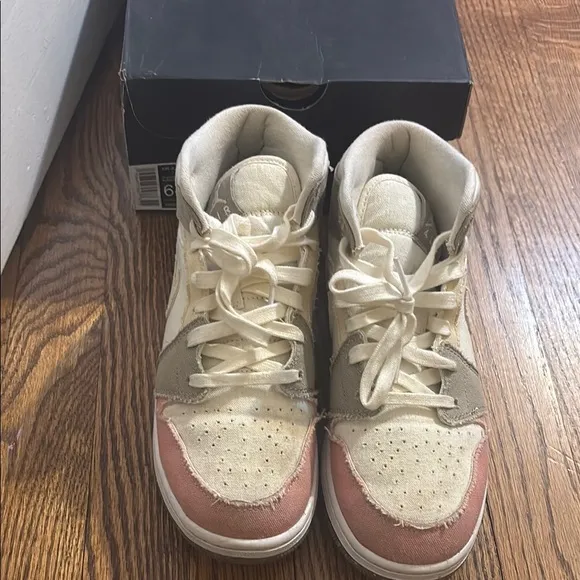 Used Kids Jordan Air 1 Mid Multi-Color High-Top Sneakers size 6 kids.