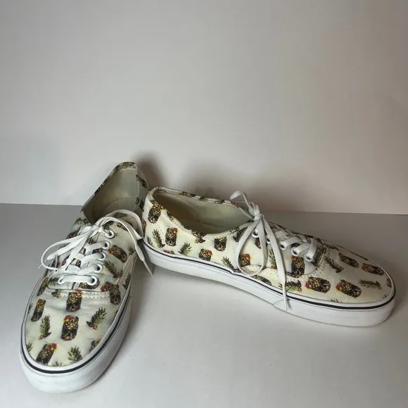 Vans “Drained and Confused” Pineapple White Sneakers. M 9.0, W size 10.5. Unisex