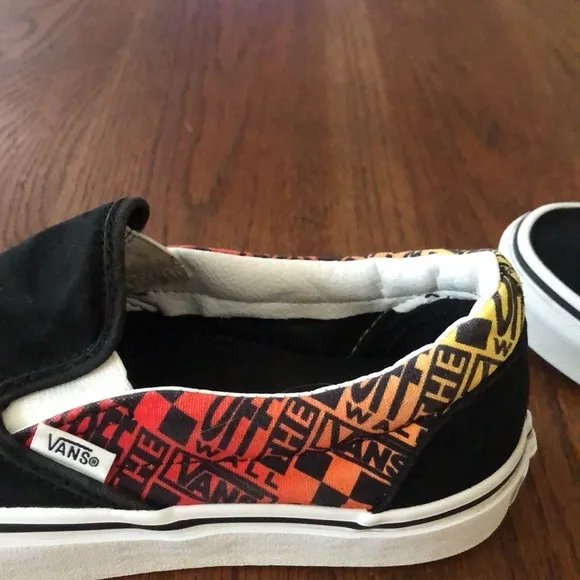 Van’s logo flame mens 7.5 size.  EUC