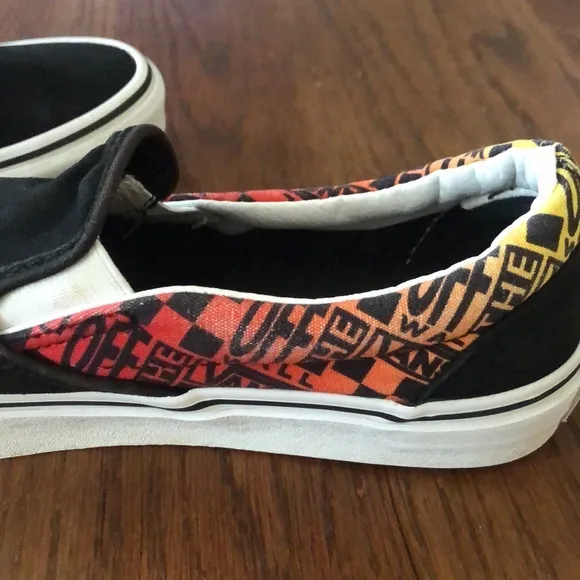 Van’s logo flame mens 7.5 size.  EUC