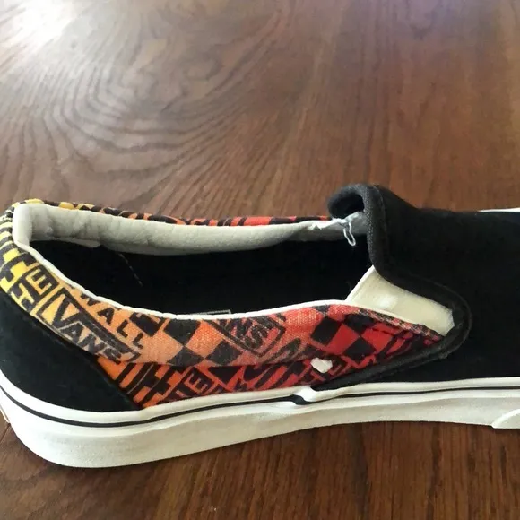 Van’s logo flame mens 7.5 size.  EUC