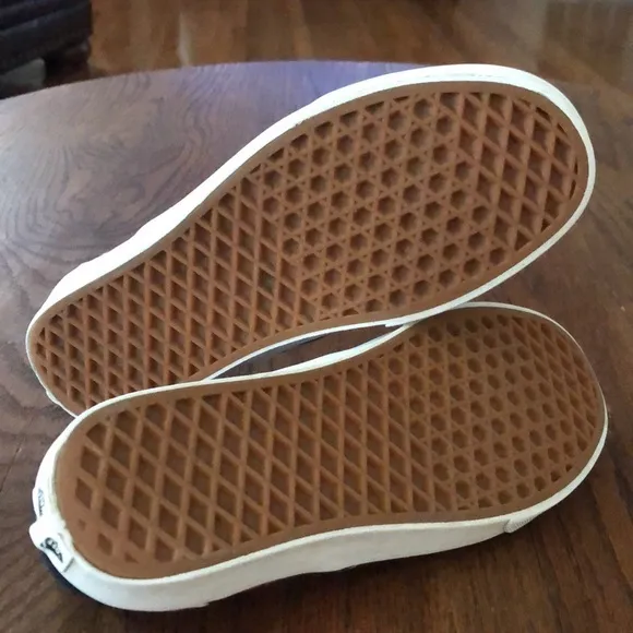 Van’s logo flame mens 7.5 size.  EUC
