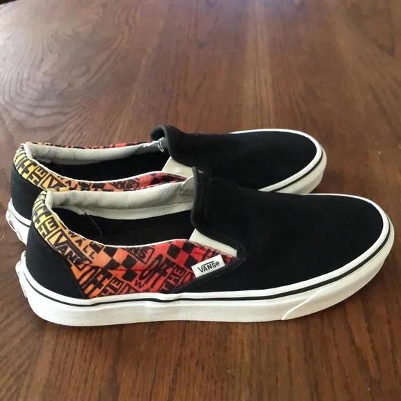 Van’s logo flame mens 7.5 size.  EUC