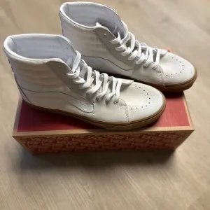 Vans SK8-Hi Corduroy Skate Shoe, Pop marshmallow