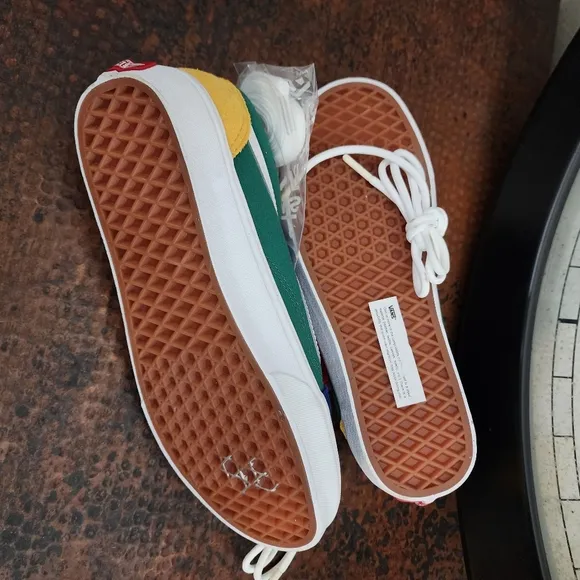 Vans Unisex Old Skool Yacht Club Skate Shoes in Blue/Green/Yellow/Red