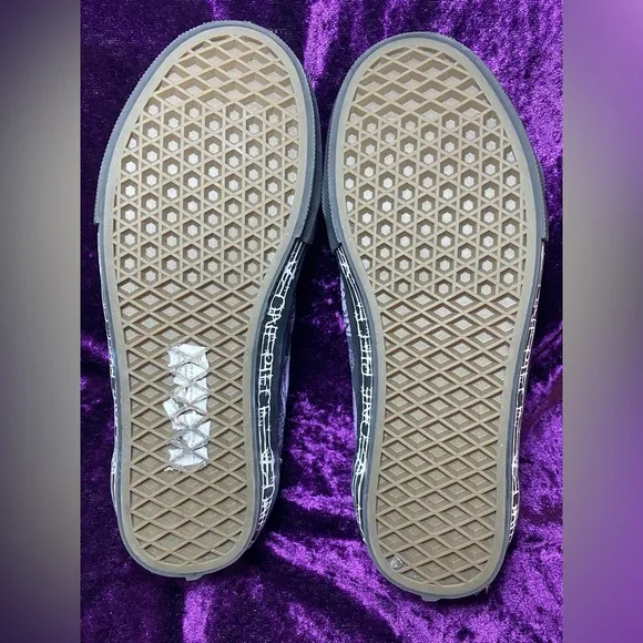 VANS x One Piece Skate Old Skool Shoes Mens 7 Purple GUC