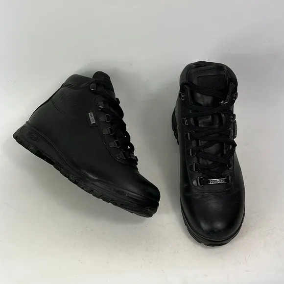 Vasque black leather thinsulate lined gore Tex athletic hiking boots youth 4