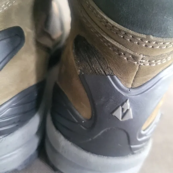 Vasque womens Gore-Tex 7433 M 03 Brown Mid Top Leather Hiking Shoes Size 9M
